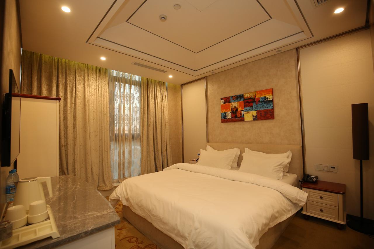 Crown Crystal Hotel Шанхай Экстерьер фото