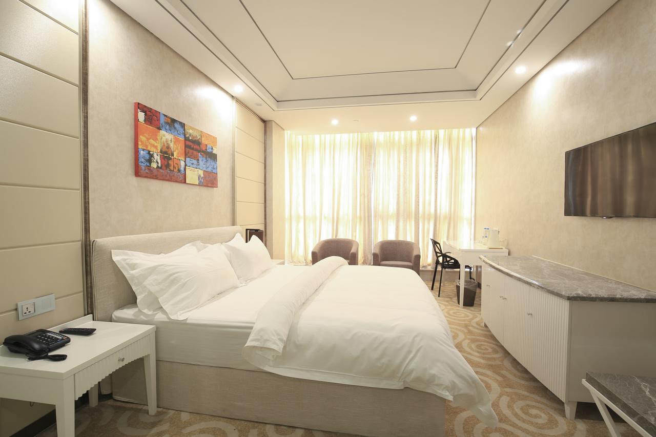 Crown Crystal Hotel Шанхай Экстерьер фото